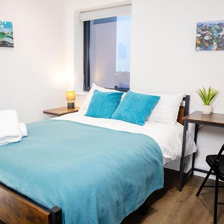 Central 2 Bed 2 Bath Apartment Near Brighton College, Beach, Hospital - Long Stay Offers Exterior photo