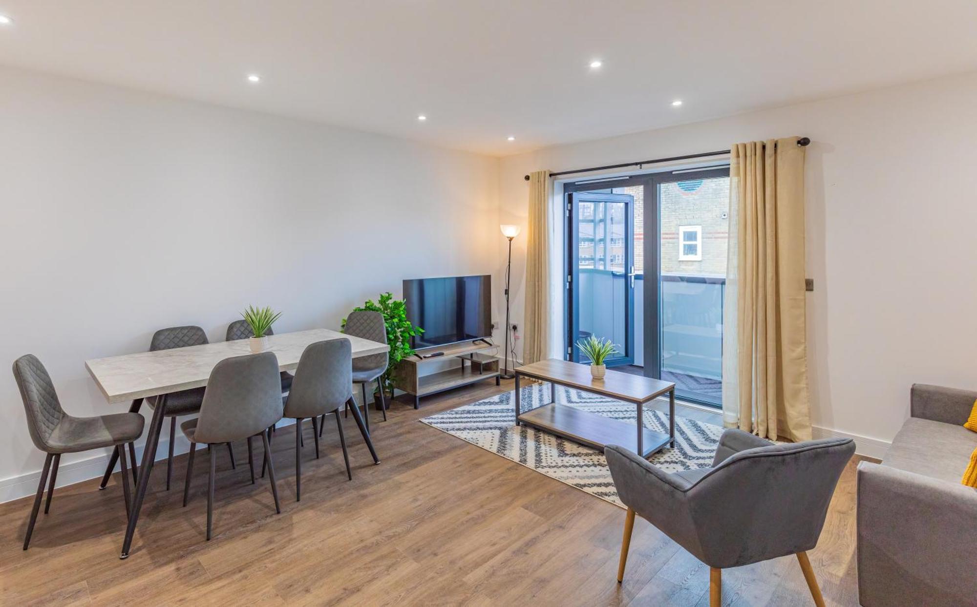 Central 2 Bed 2 Bath Apartment Near Brighton College, Beach, Hospital - Long Stay Offers Exterior photo