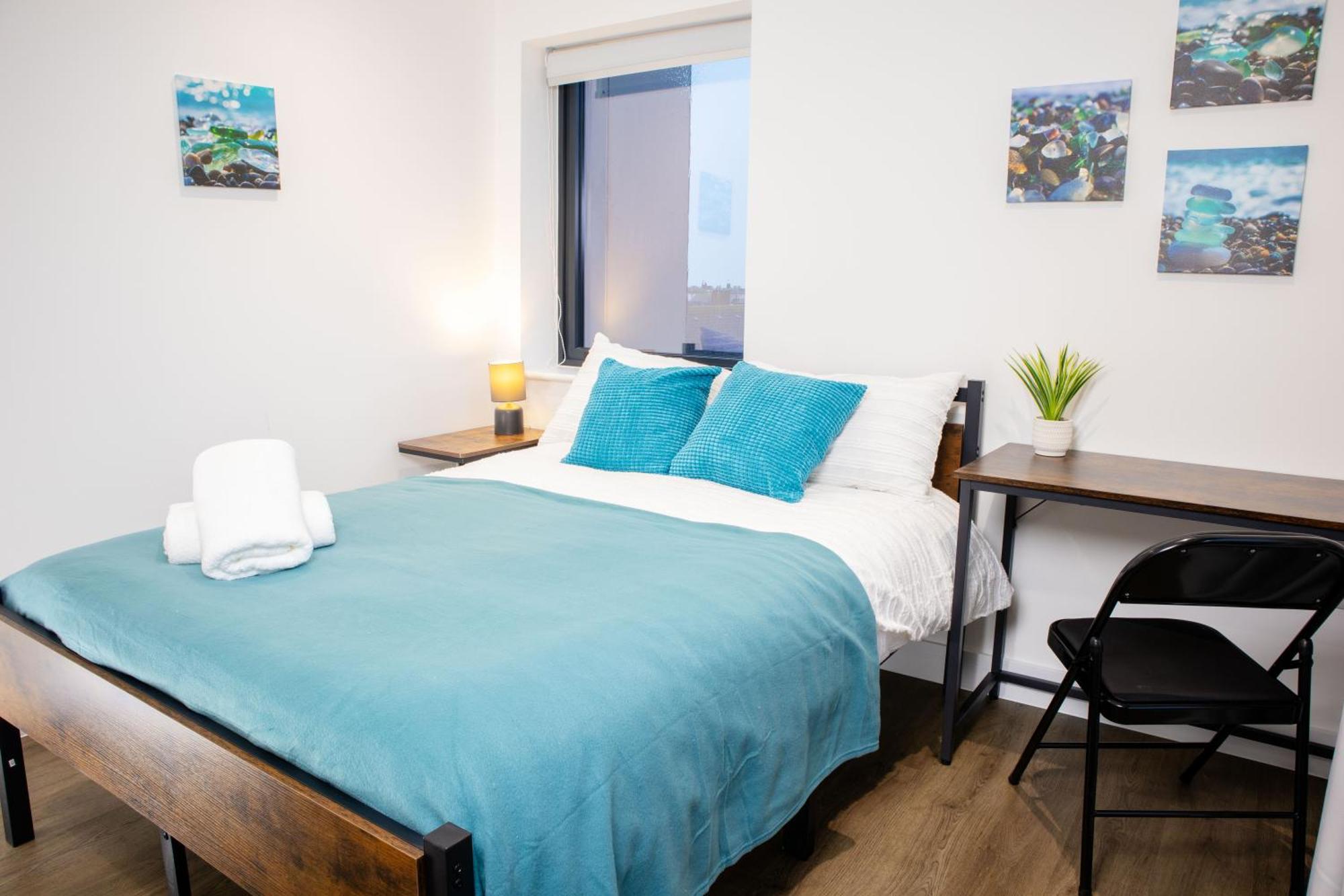 Central 2 Bed 2 Bath Apartment Near Brighton College, Beach, Hospital - Long Stay Offers Exterior photo