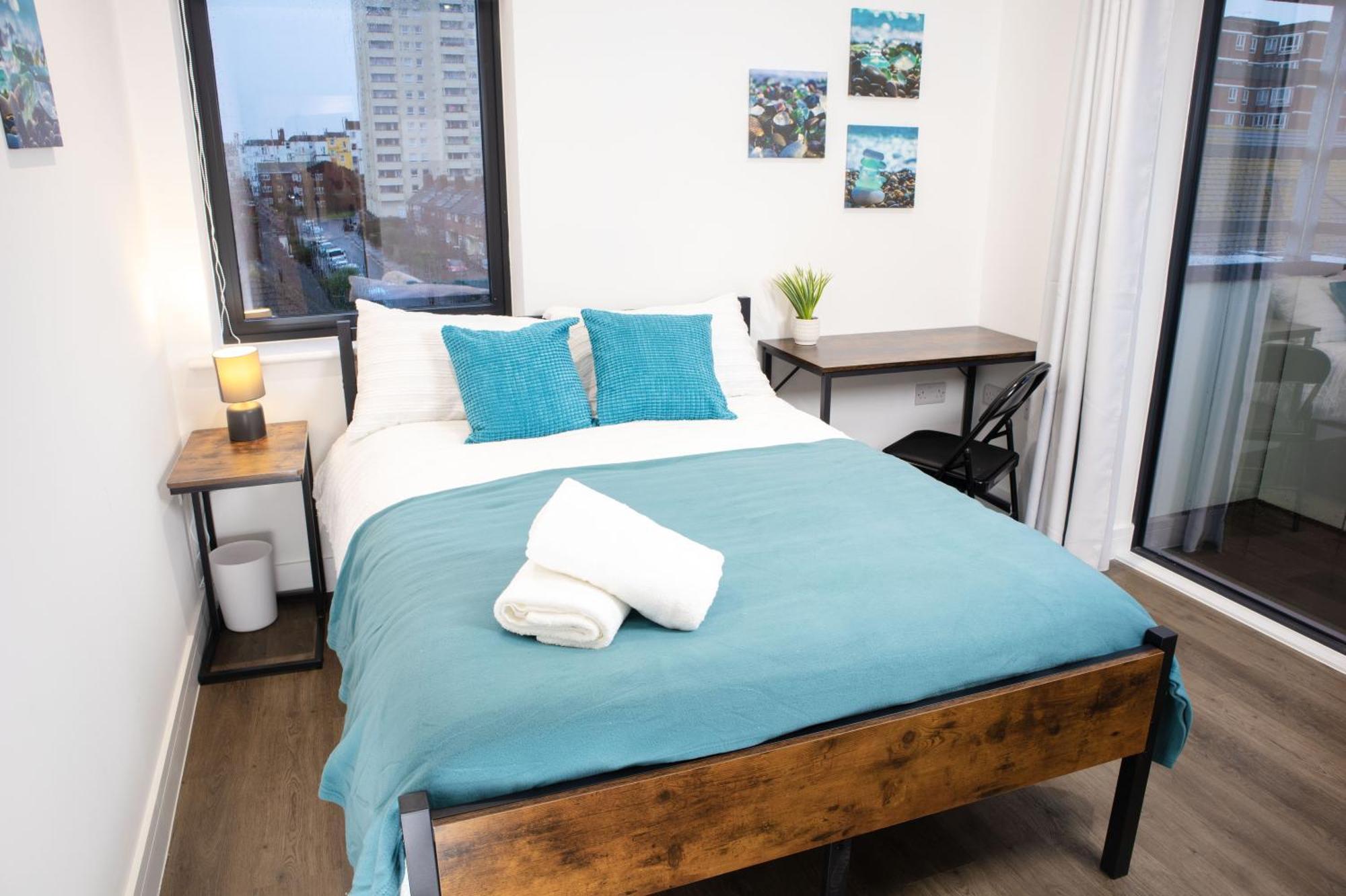 Central 2 Bed 2 Bath Apartment Near Brighton College, Beach, Hospital - Long Stay Offers Exterior photo